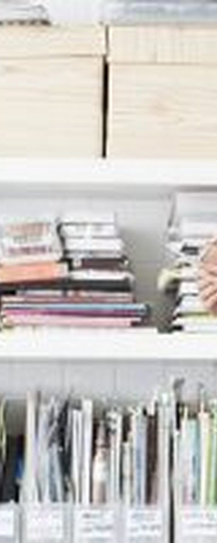 How to declutter using the konmari method plus printable konmari checklist pdf #declutter #decluttering #declutteryourhome #declutteringtips #declutteringahouse #organization #organize #organizing #organizationideas